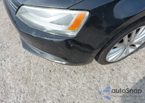 2011 Volkswagen Jetta 2.5L Sel z USA, uszkodzony, nr VIN 3VWLX7AJ6BM394822